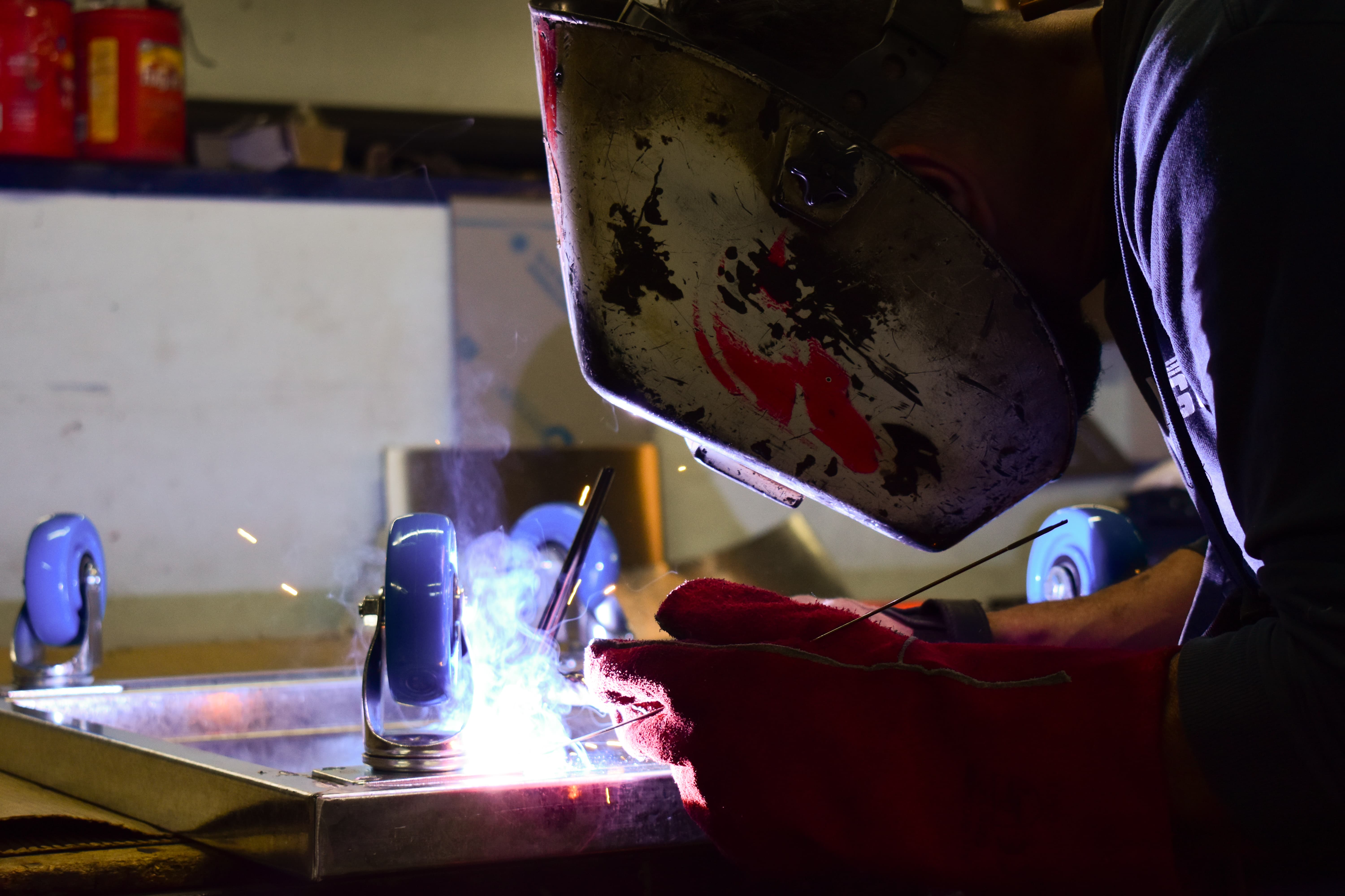 Trabajo de soldadura en taller